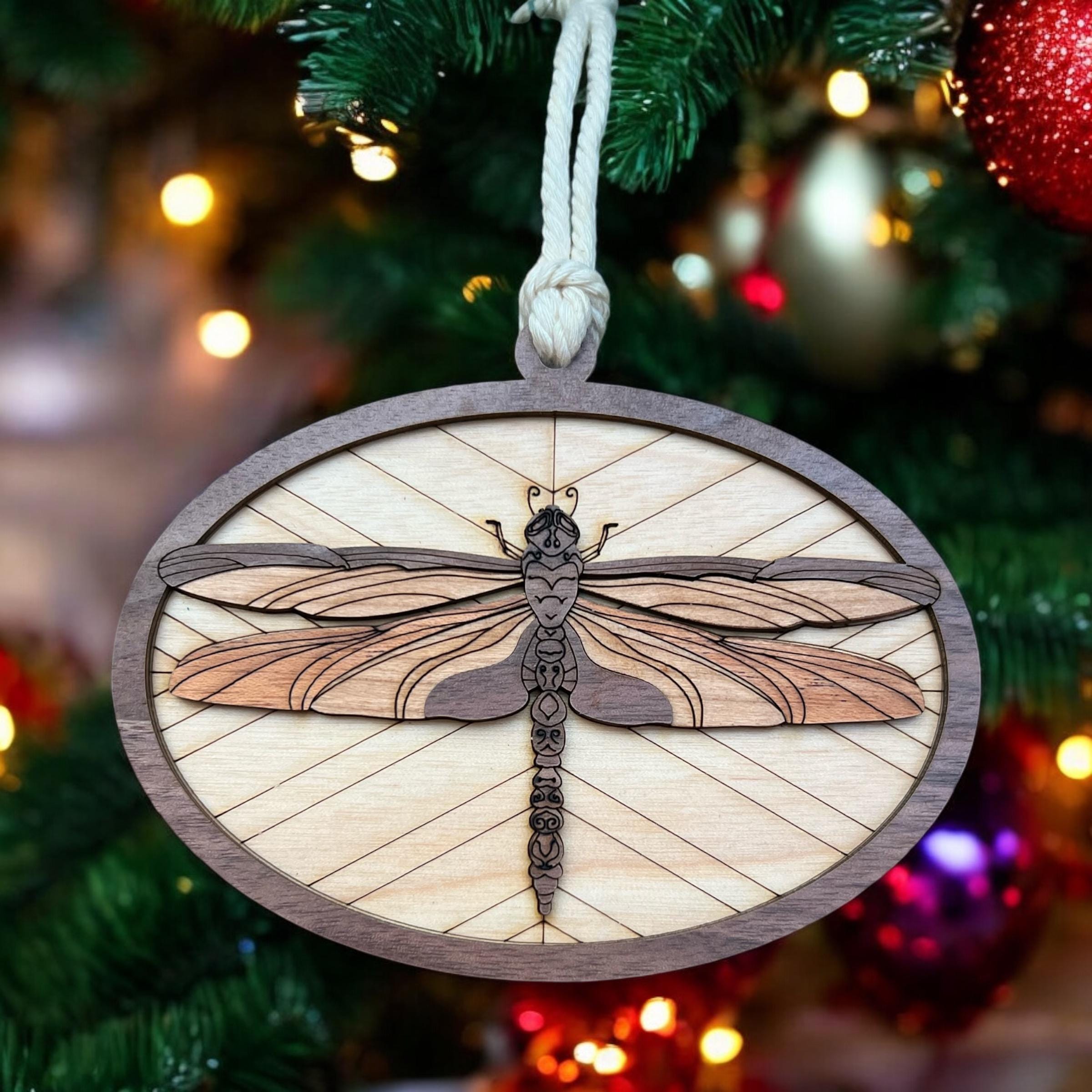 Nature-inspired wooden dragonfly ornament farmhouse décor